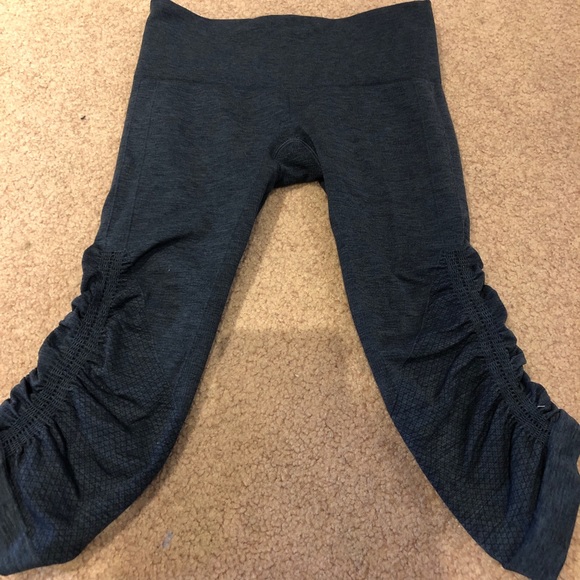Cropped lululemon leggings - Picture 2 of 4